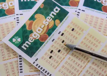 Mega-Sena 30 Anos: Última Chance para Apostar no Concurso Especial de Domingo com Prêmio Milionário - Foto: Agência Brasil