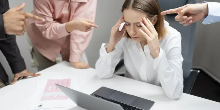 Ambiente de Trabalho Tóxico: Quiz e Nova Norma NR-1 Podem Ajudar a Identificar e Denunciar Riscos à Saúde Mental - Foto: Reprodução