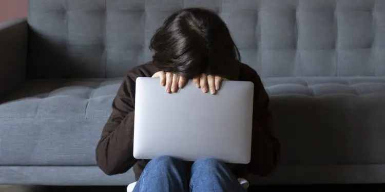 Alerta Global: Mais de 10 Milhões de Crianças em Países Pobres Sofrem Abuso Sexual Online Anualmente - Foto: Reprodução