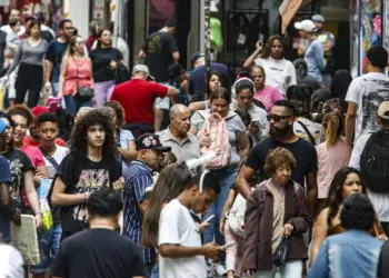 Brasil Cria 85.900 Vagas Formais em Abril: Setor de Serviços Lidera Geração de Empregos - Foto: Reprodução