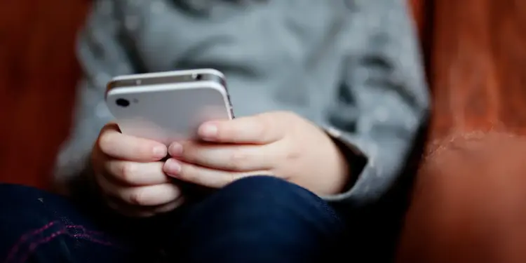 ONU Alerta: Proteção de Crianças Online é Prioridade Urgente Diante de Recursos Viciantes das Plataformas Digitais - Foto: Reprodução