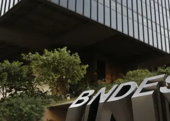 BNDES libera R$ 21,2 bilhões para renovar frota de transporte de carga e passageiros com juros de 13% ao ano - Foto: Reprodução