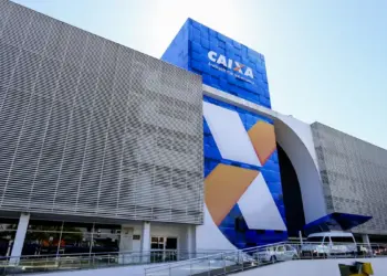 Caixa e BB pagam abono salarial para nascidos em maio e junho - Foto: Marcelo Camargo/Agência Brasil