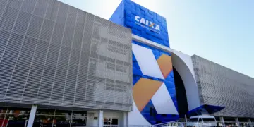 Caixa e BB pagam abono salarial para nascidos em maio e junho - Foto: Marcelo Camargo/Agência Brasil