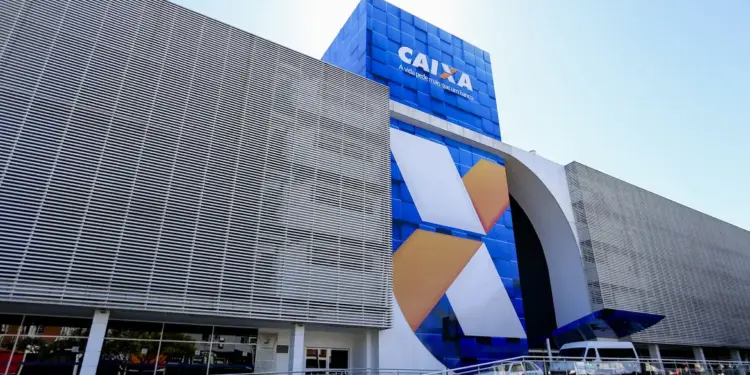 Caixa e BB pagam abono salarial para nascidos em maio e junho - Foto: Marcelo Camargo/Agência Brasil