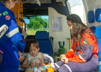 Após 4 anos de luta na justiça o menino receberá o medicamento em Brasília - Foto: Rede Social