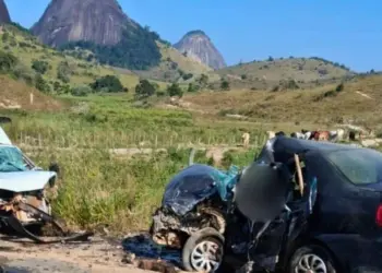 Batida entre dois carros resulta em uma morte em Água Doce do Norte - Foto: Leitor Colatina em Ação
